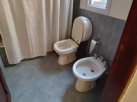 HERMOSA CASA CON HERMOSO ESPACIO VERDE