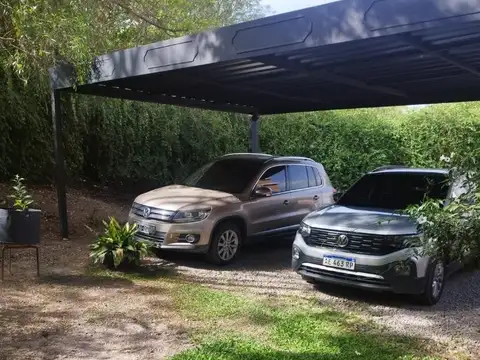 HERMOSA CASA CON HERMOSO ESPACIO VERDE