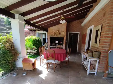 Casa 5 ambientes con 4 baños