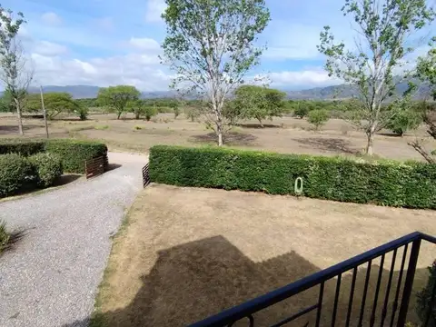 HERMOSA CASA CON HERMOSO ESPACIO VERDE