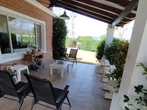 Casa en Alquiler Temporal con 2 cocheras