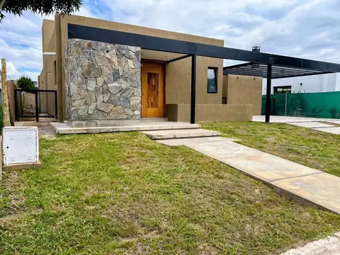 CASA 3DORM.3 BAÑOS B°LAR DE VIEYTES 3 APTO CRÉDITO