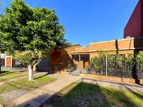 VENTA CASA 3 AMB CON COCHERA Y PILETA VILLA TESEI