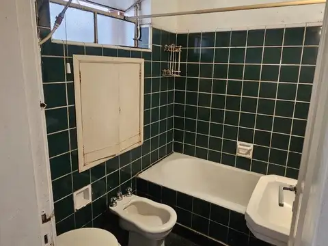 Casa 8 ambientes con 2 baños