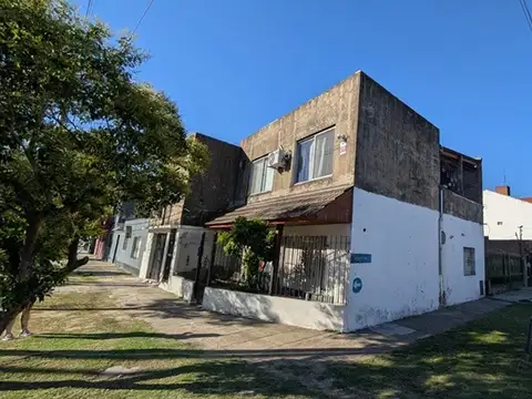 Departamento tipo casa Calle Ramon Cabrero Lanús M. Chingolo