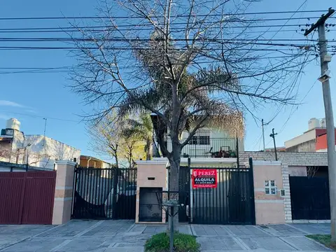 Departamento en planta alta en Alquiler ingreso inmediato