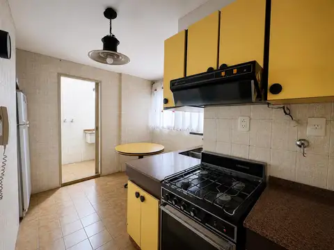 RETASADO  Venta de Departamento 4 Ambientes al FRENTE C/Balcon, APTO CREDITO en Caballito