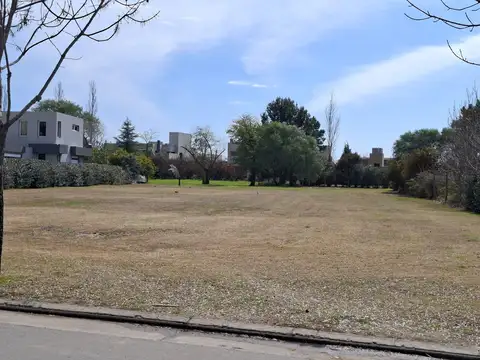 EXCELENTE LOTE CENTRAL EN VENTA - CAÑUELAS COUNTRY GOLF