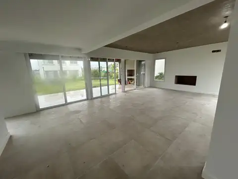 Casa en Venta en Presidente Derqui, USD 320.000