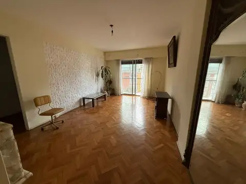 ATENCION EXCELENTE DEPTO  Apto. PROFESIONAL 3 Ambientes + Dependencia, Balcón corrido frente!