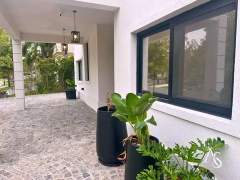 Casa 5 ambientes con 4 baños