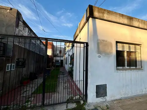 P.H. DOS DORMITORIOS  - CON PARRILLA - EL PALOMAR -  A MTS. DE AV. ROSA
