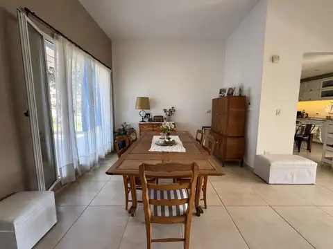 Casa en Venta con 3 cocheras