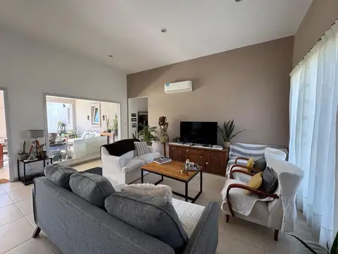Casa en Venta en Weston, USD 335.000