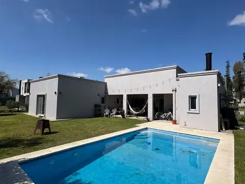 Casa en Venta de 5 Ambientes, Barrio Cerrado Weston