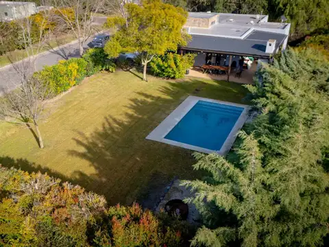 Casa 4 amb todo luz- jardin y piscina