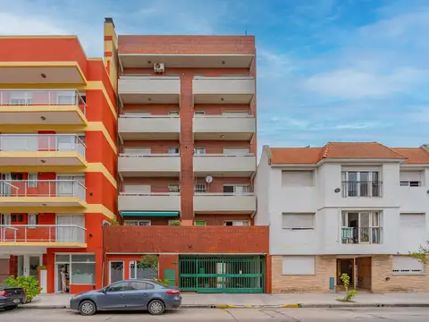 Venta semipiso de 3 ambientes con cochera