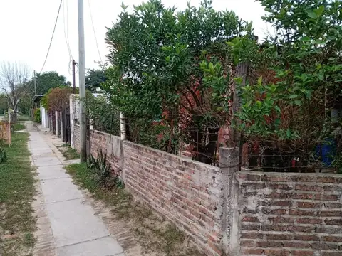 OPORTUNIDAD  VENDO CASA EN BARRIO CIC  EN ESQUINA CORRIENTE