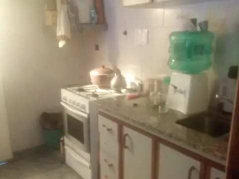 OPORTUNIDAD VENTA CASA 4 AMBIENTES CON PATIO Y COCHERA
