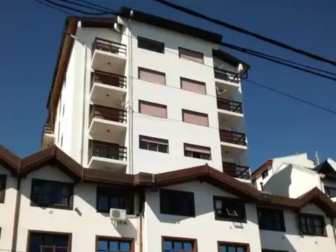 Departamento de 3 dormitorios sobre Mitre con vistas al lago y cochera