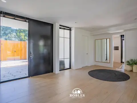 Importante residencia en el excelente barrio privado Rumenco