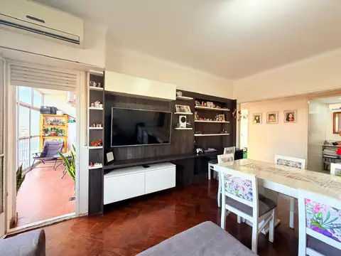 Semipiso en venta en Barrio General Paz con balcón y cochera!