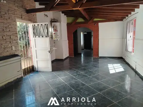 Casa 3 ambientes con 2 baños