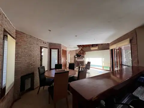 Casa 4 ambientes con 3 baños