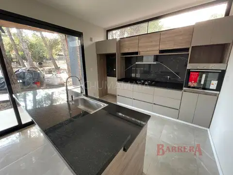 Casa 4 ambientes con 3 baños