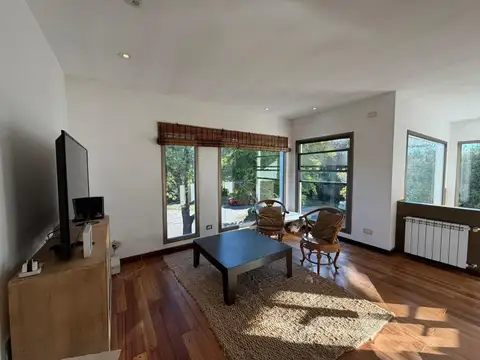 Casa 6 ambientes con 4 baños