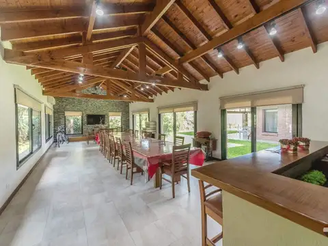 Casa 5 ambientes con 5 baños
