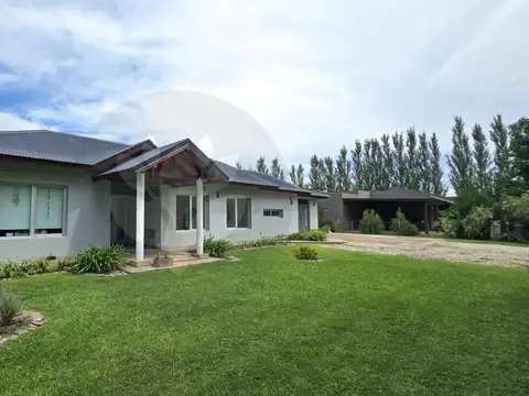 Casa en barrio cerrado Las Malvinas II, Brandsen – 280 m², 3 dorm., parque y parrilla.