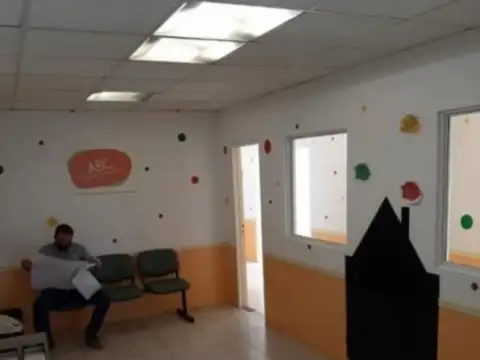 Oficina 5 ambientes con 2 baños