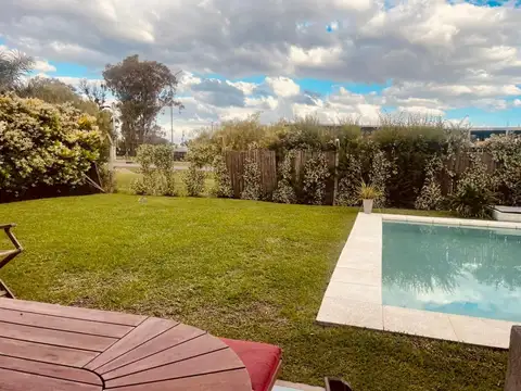 San Eduardo, Pilar del Este, Pilar 100