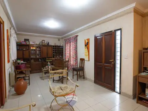 Casa 6 ambientes con 2 baños