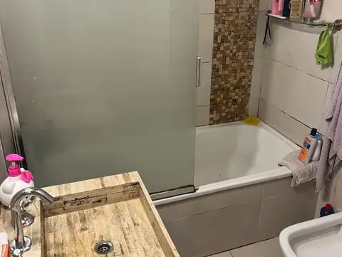 Casa al frente en PB con 2 dorm y patio propio