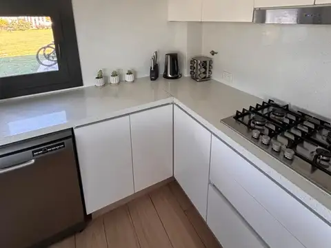 Casa 6 ambientes  en barrio cerrado terravista