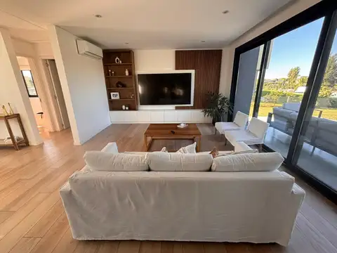 Casa 6 ambientes con 3 baños