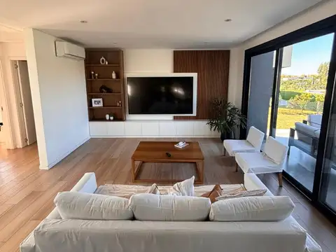 Casa 6 ambientes  en barrio cerrado terravista