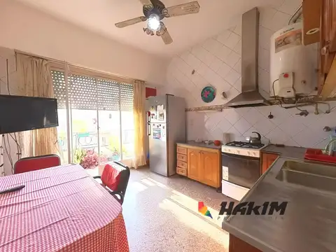 Excelente PH en Parque Chass - 4 amb con garage balcón  y terraza . Gran potencial  