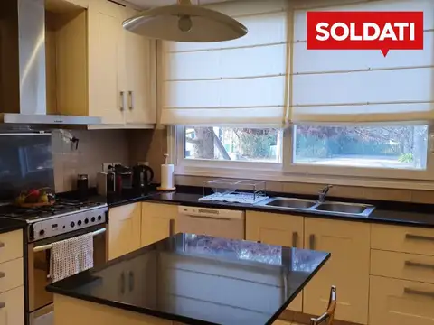 Casa en Venta con 4 cocheras