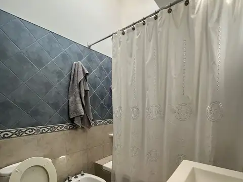 Casa 5 ambientes con 1 baño