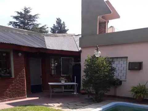 Casa 4 ambientes con 2 baños