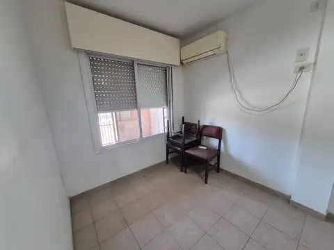 Departamento en Alquiler en Bernal Oeste, $ 300.000