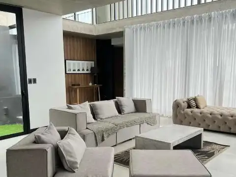 Casa en Alquiler Temporal de 5 dormitorios