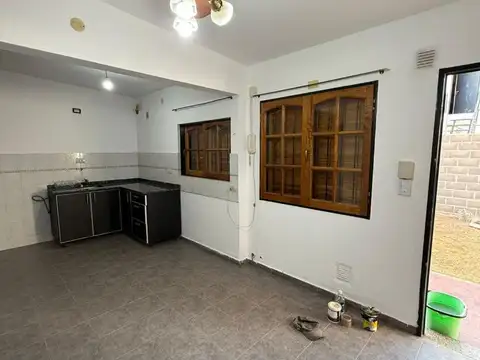 Casa en Alquiler con 1 cochera