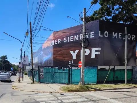 Local en esquina frente al Shopping Unicenter