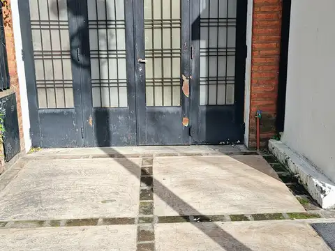 Alquler garage o se puede utilizar como depósito