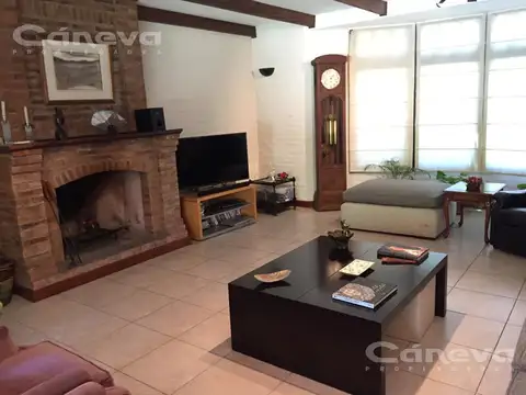 Casa 9 ambientes con 7 baños