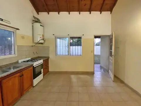 Casa en Alquiler con 1 cochera